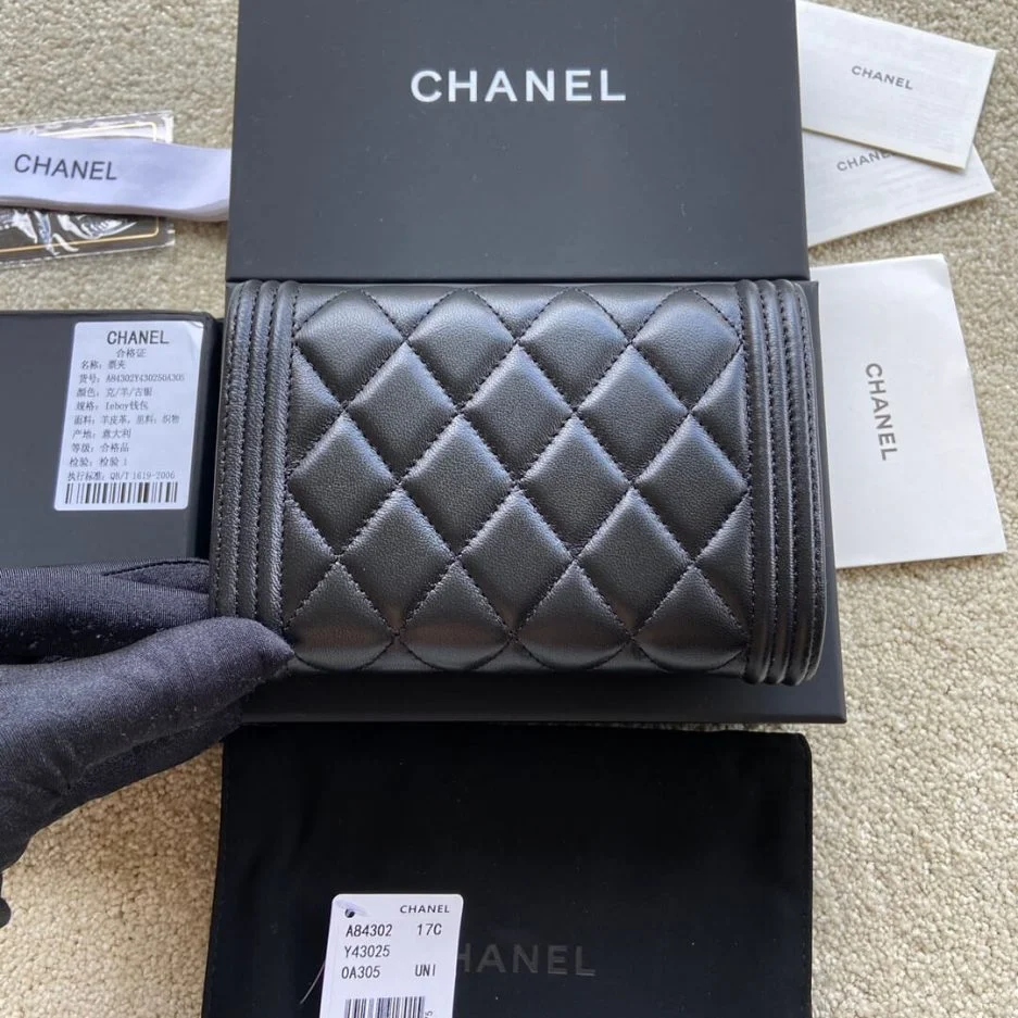 Chanel boy long wallet 4d5c9e15 6d7e 4285 8202 56431eabf6e5